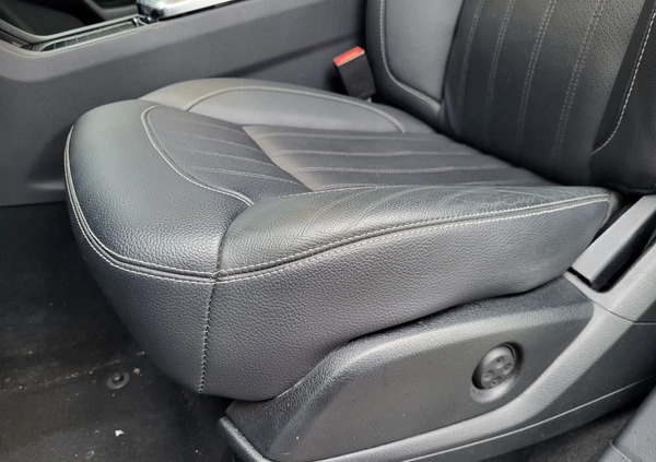 Mercedes-Benz GL cena 169900 przebieg: 24817, rok produkcji 2016 z Warszawa małe 704